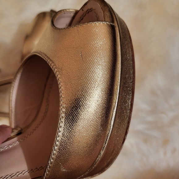 Gold platform ankle strap sandals - Picture 10 of 16